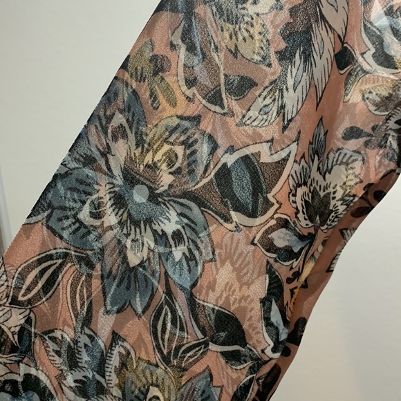 Summer deep V neck dress with flowing vibes. - Picture 3 of 6